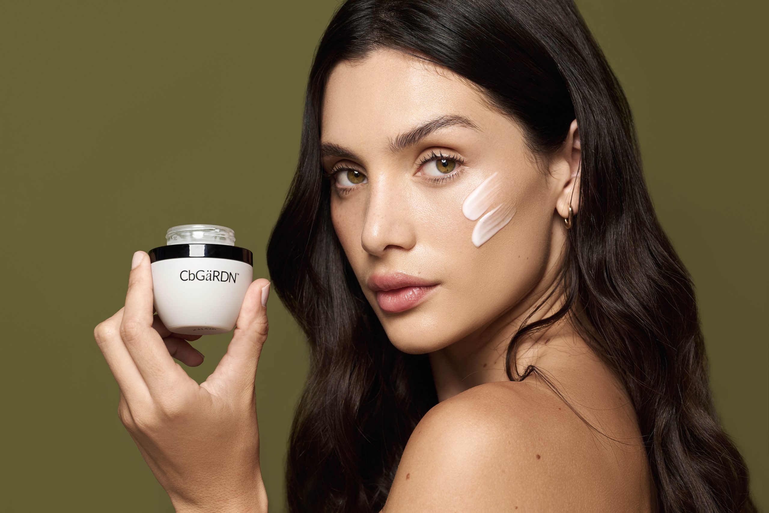 Woman using Cbgardn Phyto Satin Finish Cream 